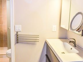 3838 Lake Washington Boulevard SE B5, Bellevue WA 98006