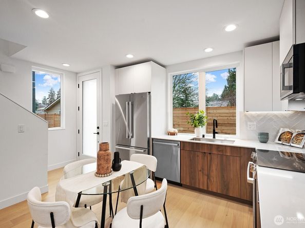 3214 47th Avenue SW, Seattle WA 98116