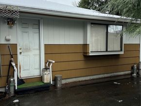 7033 S 116th Place, Seattle WA 98178