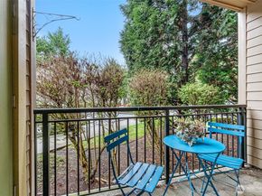 15700 116th Avenue NE 102A, Bothell WA 98011