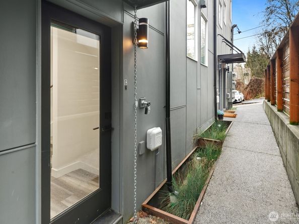3026 SW Charlestown Street C, Seattle WA 98126