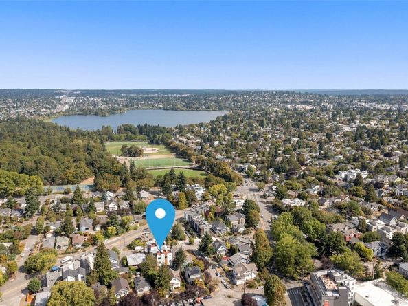 1227 B N 48th Street, Seattle WA 98103