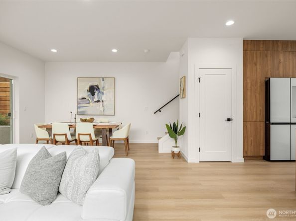 1227 B N 48th Street, Seattle WA 98103