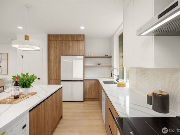 1227 B N 48th Street, Seattle WA 98103