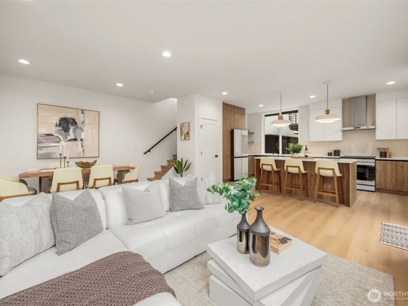 1227 B N 48th Street, Seattle WA 98103