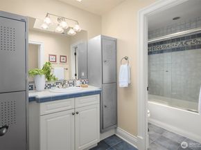 20727 SE 24th Street, Sammamish WA 98075