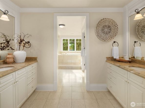 20727 SE 24th Street, Sammamish WA 98075