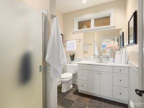 20727 SE 24th Street, Sammamish WA 98075