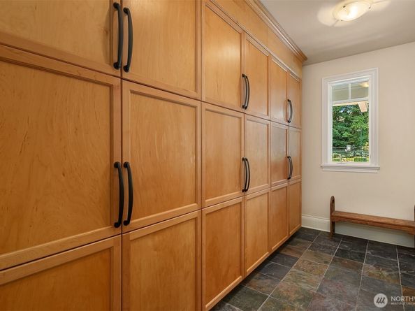 20727 SE 24th Street, Sammamish WA 98075