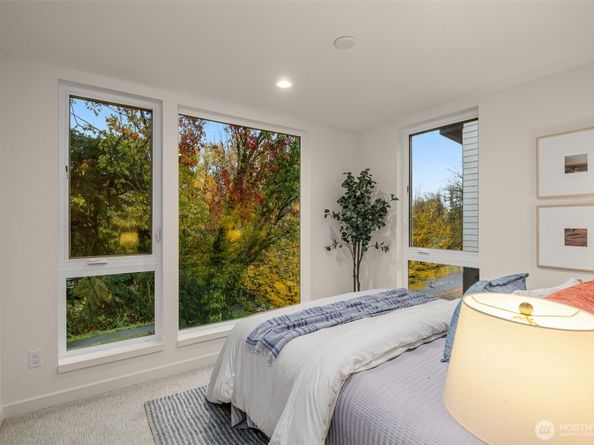 2103 SW Genesee Street, Seattle WA 98106