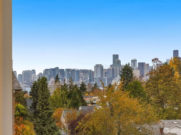 2103 SW Genesee Street, Seattle WA 98106