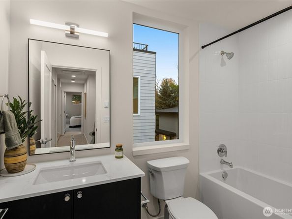 2103 SW Genesee Street, Seattle WA 98106