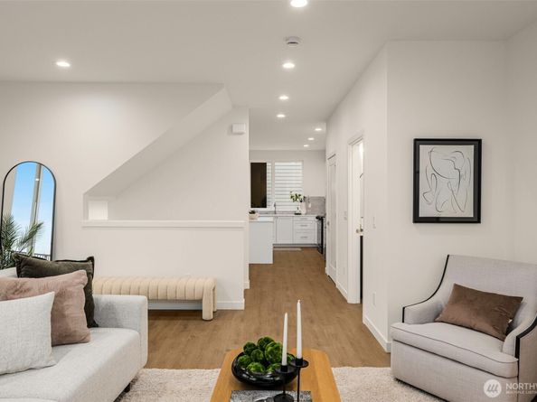 2103 SW Genesee Street, Seattle WA 98106