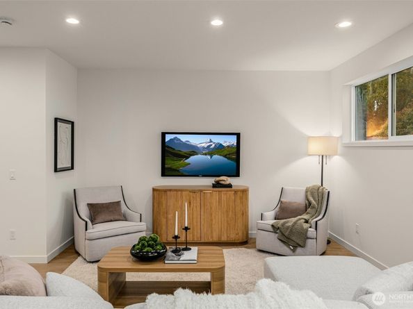 2103 SW Genesee Street, Seattle WA 98106