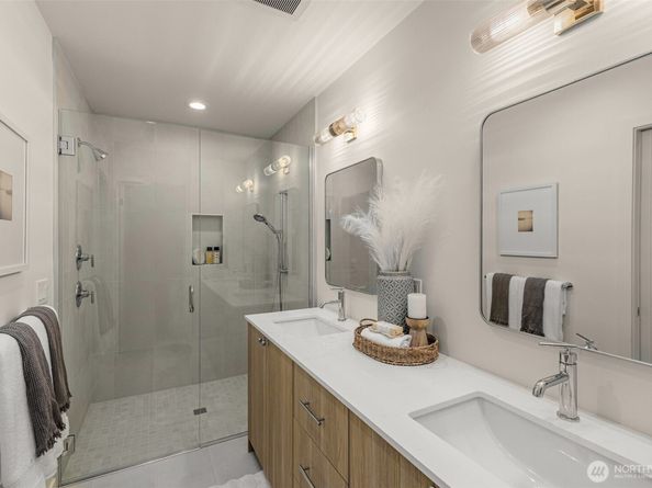 2103 SW Genesee Street, Seattle WA 98106