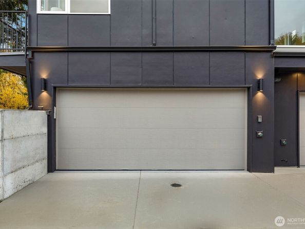 2103 SW Genesee Street, Seattle WA 98106