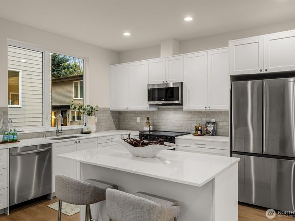 2103 SW Genesee Street, Seattle WA 98106