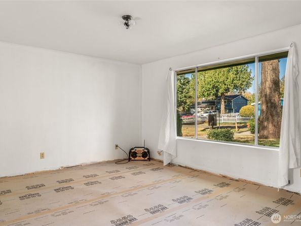 615 SW 124th Street, Seattle WA 98146