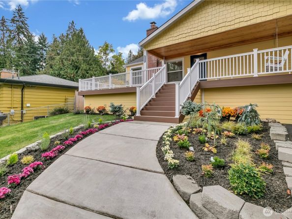 15543 11th Avenue NE, Shoreline WA 98155