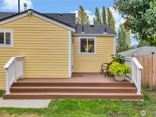 15543 11th Avenue NE, Shoreline WA 98155