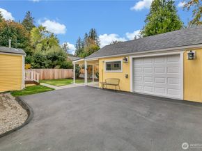 15543 11th Avenue NE, Shoreline WA 98155