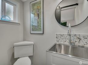 15543 11th Avenue NE, Shoreline WA 98155