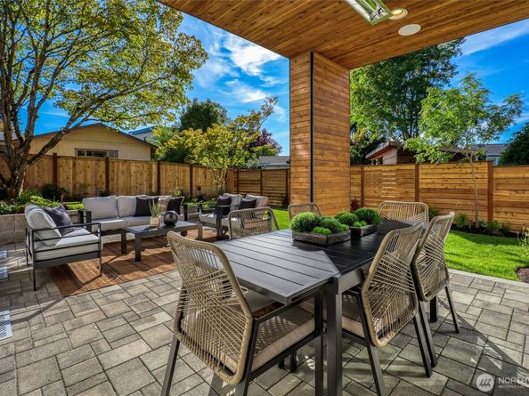 912 18th Avenue W, Kirkland WA 98033