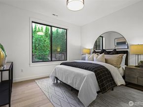 912 18th Avenue W, Kirkland WA 98033