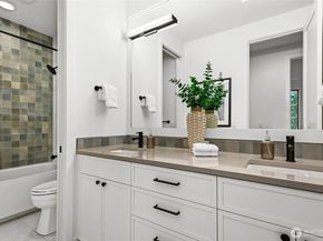 912 18th Avenue W, Kirkland WA 98033