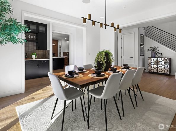 912 18th Avenue W, Kirkland WA 98033