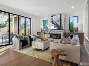 912 18th Avenue W, Kirkland WA 98033