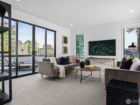 912 18th Avenue W, Kirkland WA 98033