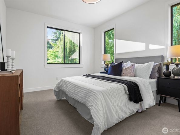 912 18th Avenue W, Kirkland WA 98033