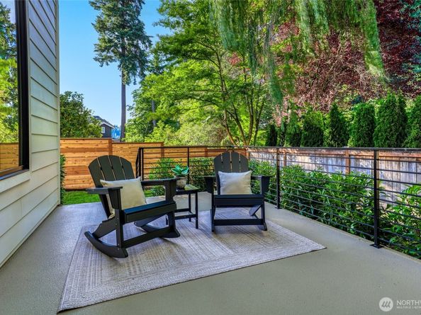 912 18th Avenue W, Kirkland WA 98033