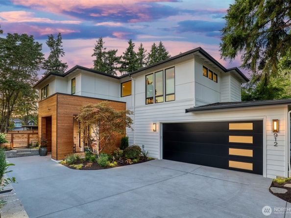 912 18th Avenue W, Kirkland WA 98033
