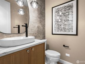 912 18th Avenue W, Kirkland WA 98033