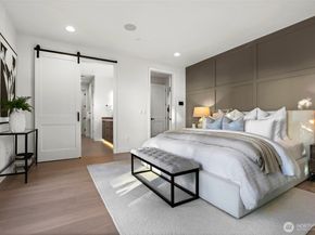 912 18th Avenue W, Kirkland WA 98033