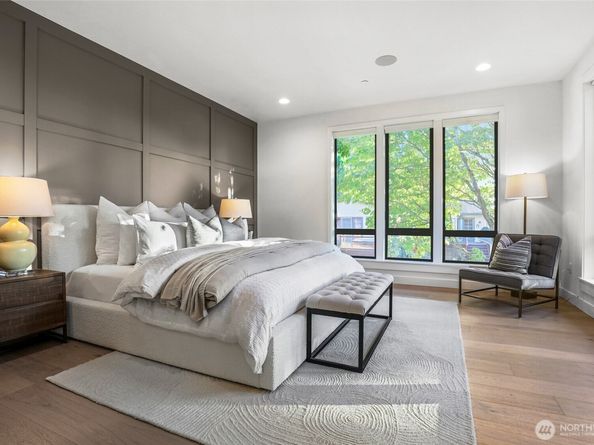 912 18th Avenue W, Kirkland WA 98033