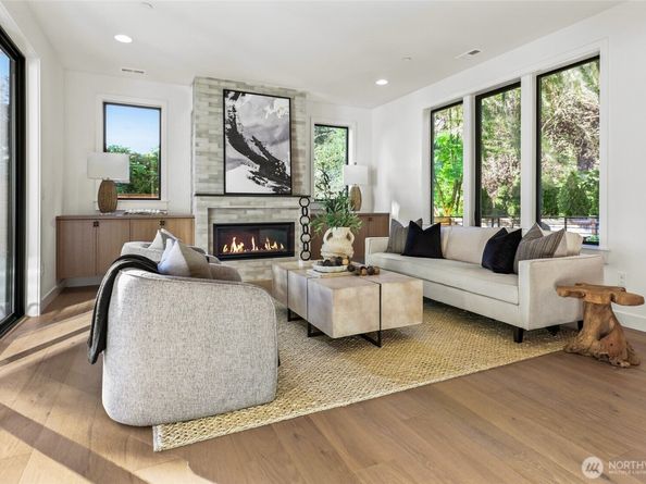 912 18th Avenue W, Kirkland WA 98033