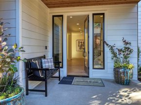 912 18th Avenue W, Kirkland WA 98033