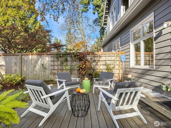 171 Wallace Way NE B, Bainbridge Island WA 98110