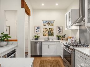 171 Wallace Way NE B, Bainbridge Island WA 98110