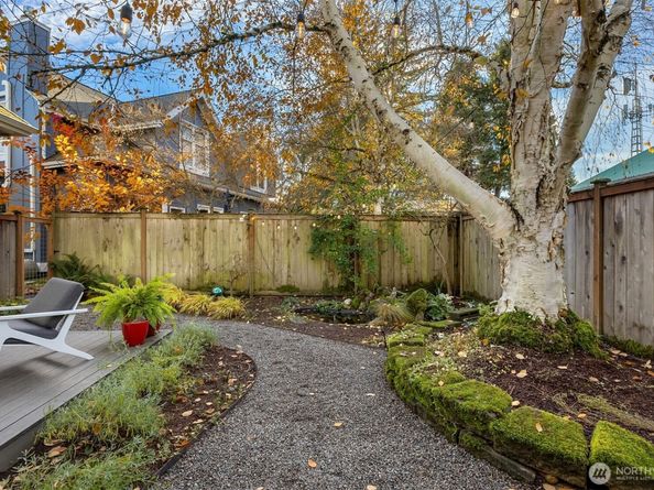 171 Wallace Way NE B, Bainbridge Island WA 98110