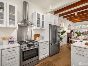 171 Wallace Way NE B, Bainbridge Island WA 98110