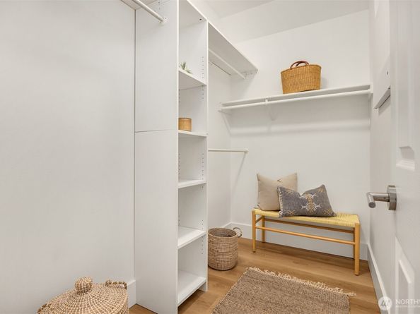 171 Wallace Way NE B, Bainbridge Island WA 98110