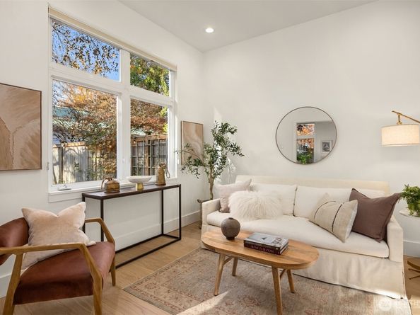 171 Wallace Way NE B, Bainbridge Island WA 98110