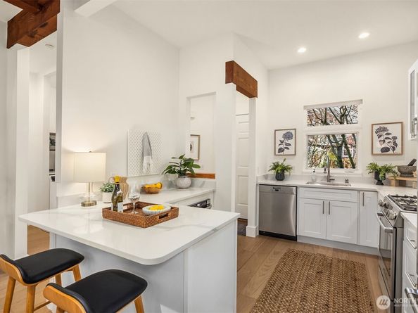 171 Wallace Way NE B, Bainbridge Island WA 98110