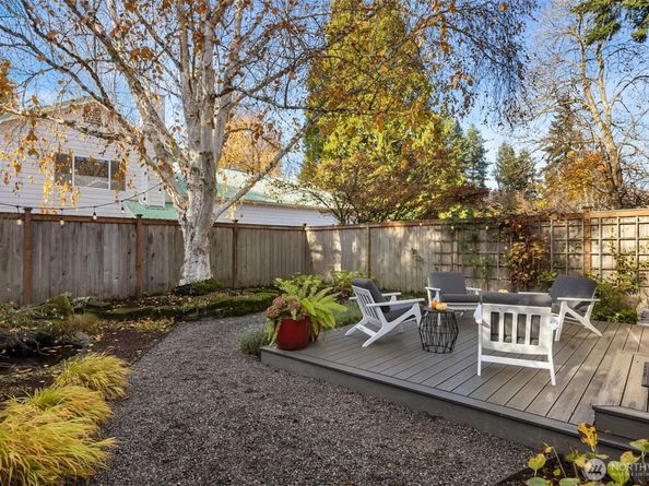 171 Wallace Way NE B, Bainbridge Island WA 98110