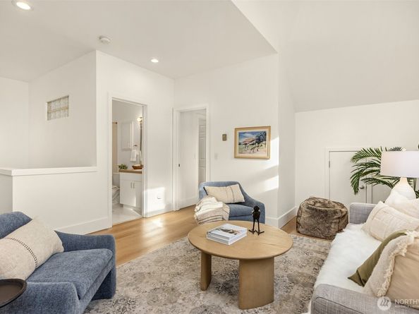 171 Wallace Way NE B, Bainbridge Island WA 98110