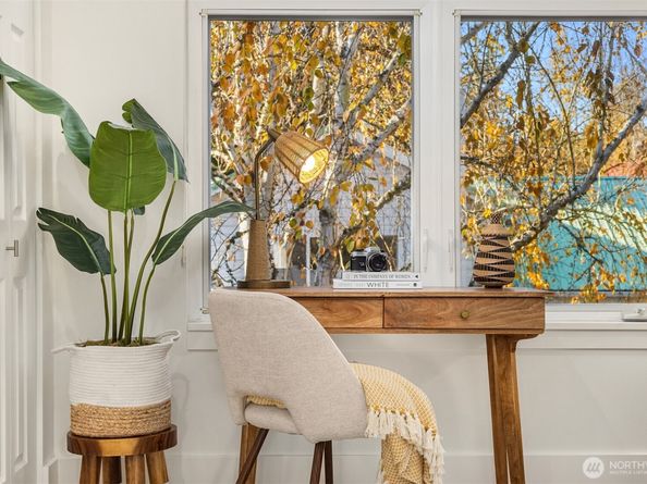 171 Wallace Way NE B, Bainbridge Island WA 98110